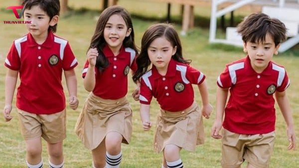 Lợi ích khi mặc áo đồng phục lớp mầm non từ sớm cho bé